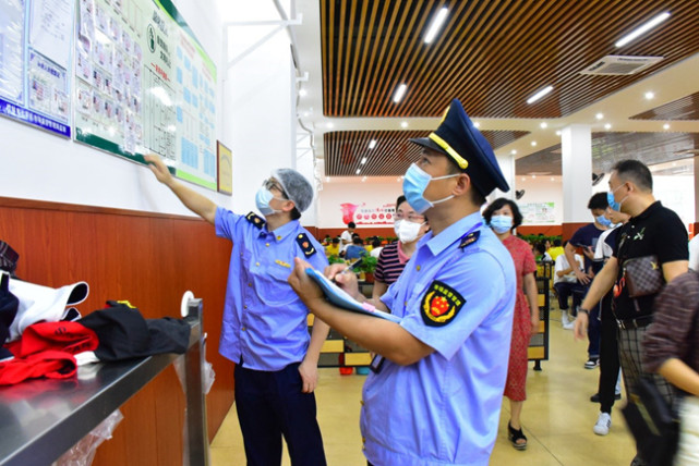 桂林市市场监管局强化学校食堂食品安全监管 不断提升群众食品安全满意度(图1)