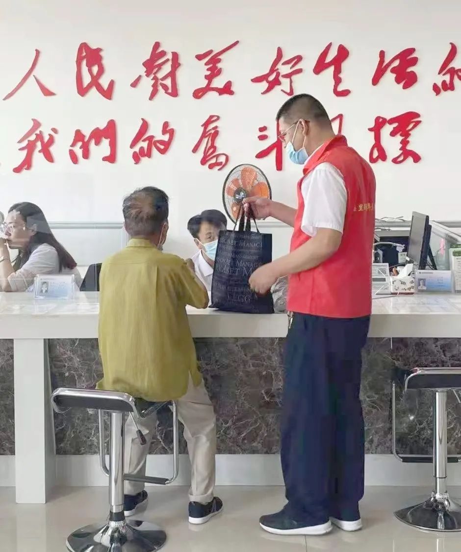 梅里斯区政务服务中心推进“适老化”服务，很暖很贴心！(图3)