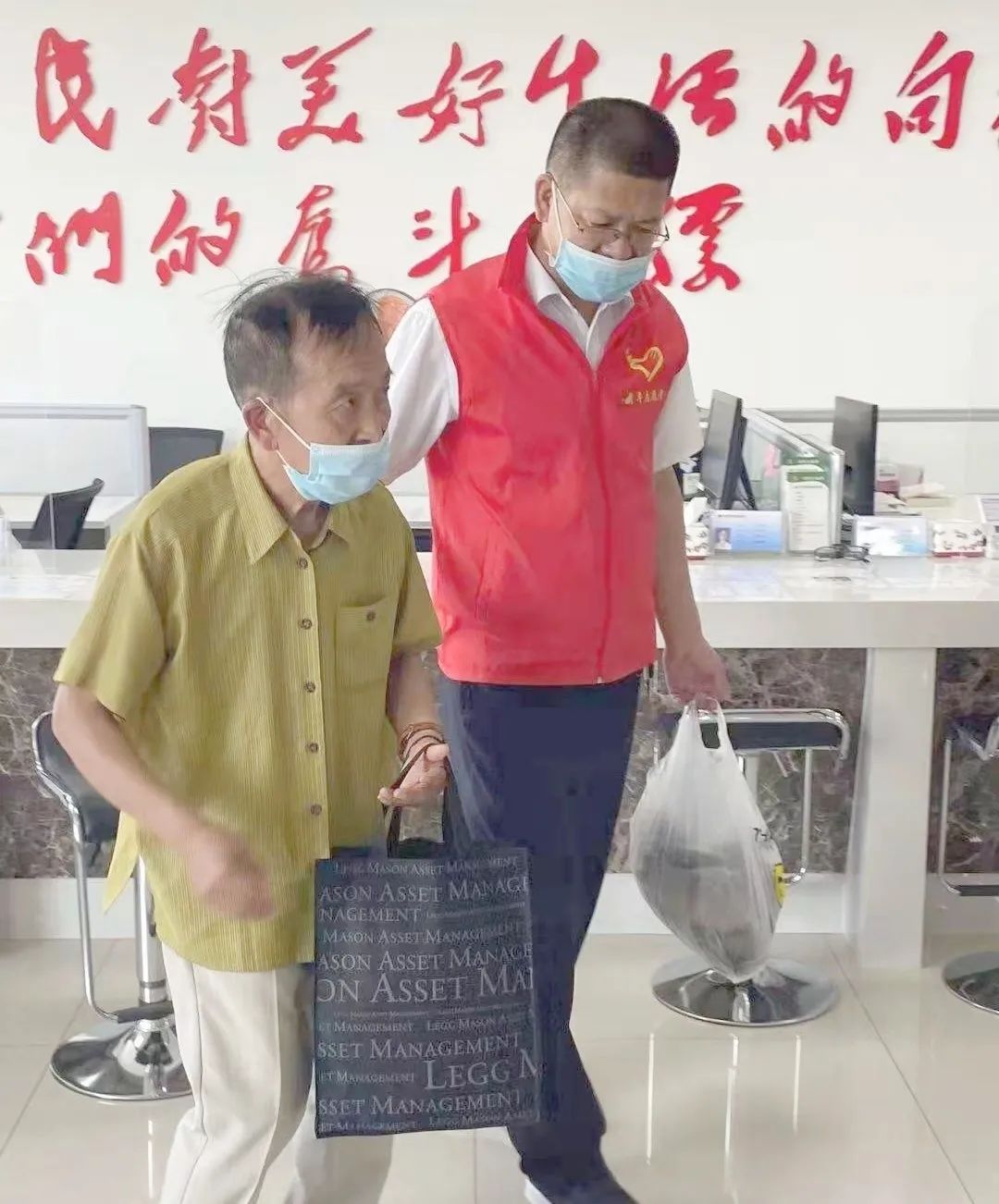 梅里斯区政务服务中心推进“适老化”服务，很暖很贴心！(图2)