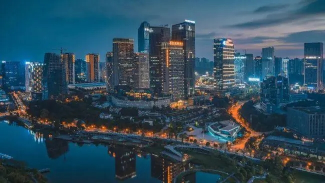 全力提升出租车服务质量 提高群众出行满意度(图1) 全力提升出租车服务质量 提高群众出行满意度(图1)